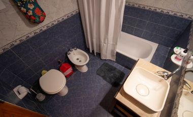 Casa 4 ambientes con parque y quincho