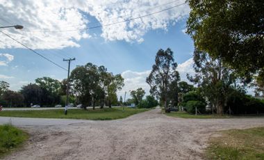 Casa 4 ambientes con parque y quincho