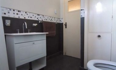 Â¡Descubre tu proximo hogar en esta encantadora casa en venta de 3 amb mas departamento de 2 amb en Don Torcuato!