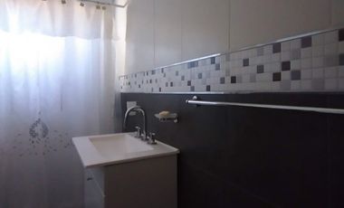 Â¡Descubre tu proximo hogar en esta encantadora casa en venta de 3 amb mas departamento de 2 amb en Don Torcuato!