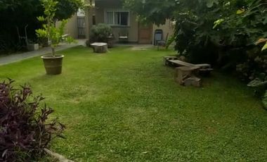 Â¡Descubre tu proximo hogar en esta encantadora casa en venta de 3 amb mas departamento de 2 amb en Don Torcuato!