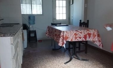 Â¡Descubre tu proximo hogar en esta encantadora casa en venta de 3 amb mas departamento de 2 amb en Don Torcuato!