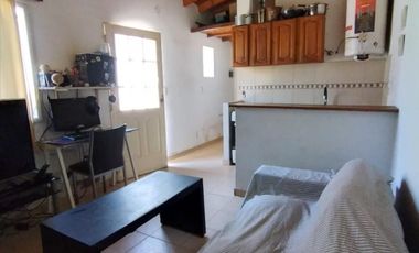 Â¡Descubre tu proximo hogar en esta encantadora casa en venta de 3 amb mas departamento de 2 amb en Don Torcuato!