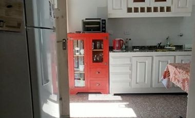 Â¡Descubre tu proximo hogar en esta encantadora casa en venta de 3 amb mas departamento de 2 amb en Don Torcuato!