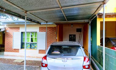 Casa en Venta en Jardin America Barrio 100 viv. Los Lapachos