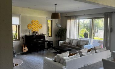 Casa en  Venta en Santa Catalina con Salida al Rio 5 dormitorios