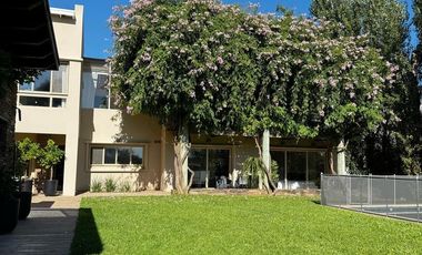 Casa en  Venta en Santa Catalina con Salida al Rio 5 dormitorios