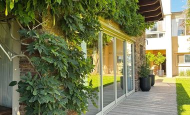 Casa en  Venta en Santa Catalina con Salida al Rio 5 dormitorios