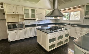 Alquiler, casa 4 dormitorios 500m2 La Horqueta. Barrio Cerrado