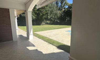 Alquiler, casa 4 dormitorios 500m2 La Horqueta. Barrio Cerrado