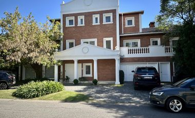 Alquiler, casa 4 dormitorios 500m2 La Horqueta. Barrio Cerrado