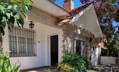 ALQUILER CASA AMUEBLADA 3 DORMITORIOS Y PATIO