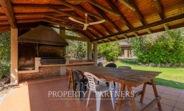 Parcela Llena de Luz y Espacios Abiertos en exclusivo y seguro condominio La Rinconada del Principal, Pirque (con piscina, quincho y un gran jardín)