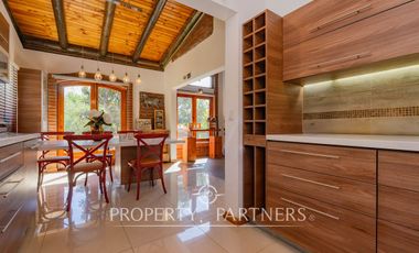 Parcela Llena de Luz y Espacios Abiertos en exclusivo y seguro condominio La Rinconada del Principal, Pirque (con piscina, quincho y un gran jardín)