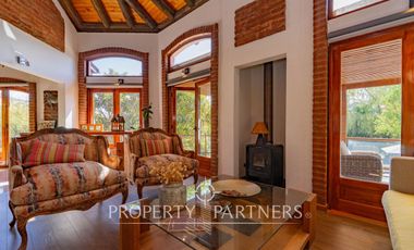 Parcela Llena de Luz y Espacios Abiertos en exclusivo y seguro condominio La Rinconada del Principal, Pirque (con piscina, quincho y un gran jardín)