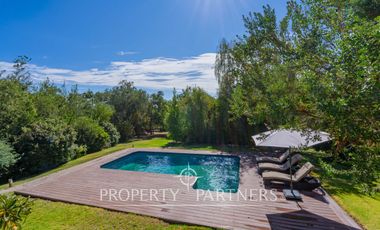 Parcela Llena de Luz y Espacios Abiertos en exclusivo y seguro condominio La Rinconada del Principal, Pirque (con piscina, quincho y un gran jardín)