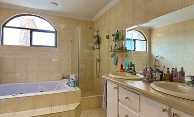 HERMOSA CASA EN VENTA, SECTOR MACHANGARA