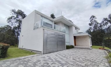 Renta de Casa Amoblada con diseño Moderno-Minimalista con piscina, Sector Intervalles