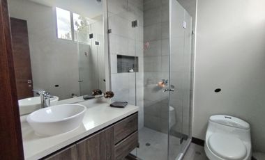 Renta de Casa Amoblada con diseño Moderno-Minimalista con piscina, Sector Intervalles