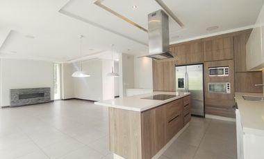 Renta de Casa Amoblada con diseño Moderno-Minimalista con piscina, Sector Intervalles