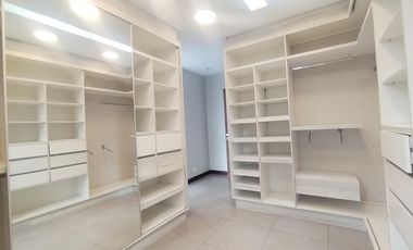 Renta de Casa Amoblada con diseño Moderno-Minimalista con piscina, Sector Intervalles