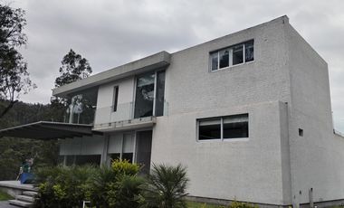 Renta de Casa Amoblada con diseño Moderno-Minimalista con piscina, Sector Intervalles