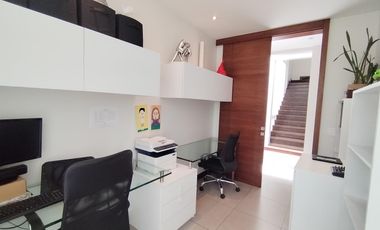 Renta de Casa Amoblada con diseño Moderno-Minimalista con piscina, Sector Intervalles