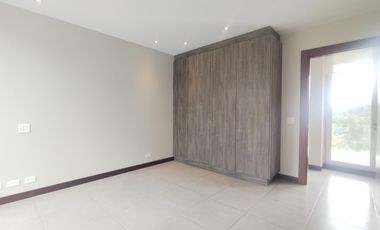 Renta de Casa Amoblada con diseño Moderno-Minimalista con piscina, Sector Intervalles