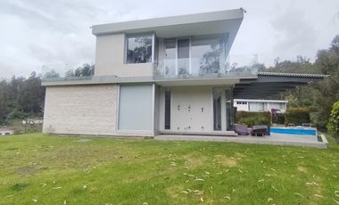 Renta de Casa Amoblada con diseño Moderno-Minimalista con piscina, Sector Intervalles