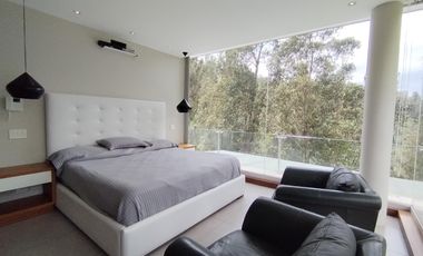 Renta de Casa Amoblada con diseño Moderno-Minimalista con piscina, Sector Intervalles