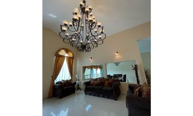 CASA EN VENTA  LOS PORTALES ZUAZUA