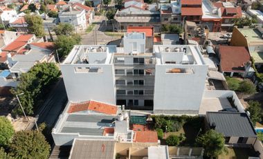Departamento tres ambientes cochera a la venta en Dominico