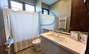 MARAVILLOSA CASA EN CONDOMINIO CERCA DEL CRAIGHOUSE