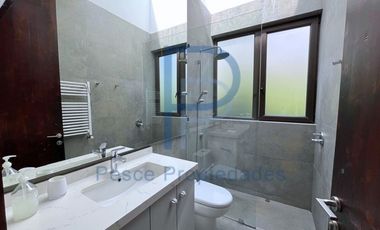 MARAVILLOSA CASA EN CONDOMINIO CERCA DEL CRAIGHOUSE