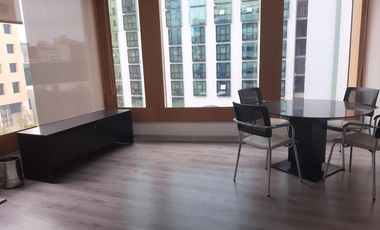 Alquilo oficina en el centro empresarial Real