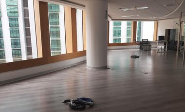 Alquilo oficina en el centro empresarial Real