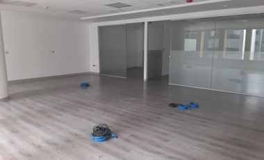 Alquilo oficina en el centro empresarial Real
