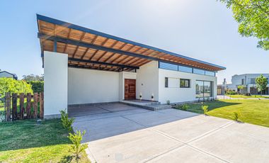 Alquiler 24 meses - Casa - Arenas del Sur - A estrenar