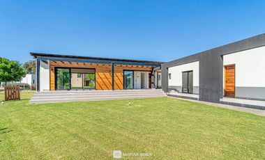 Alquiler 24 meses - Casa - Arenas del Sur - A estrenar