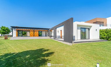 Alquiler 24 meses - Casa - Arenas del Sur - A estrenar