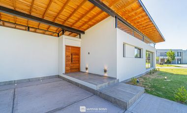 Alquiler 24 meses - Casa - Arenas del Sur - A estrenar