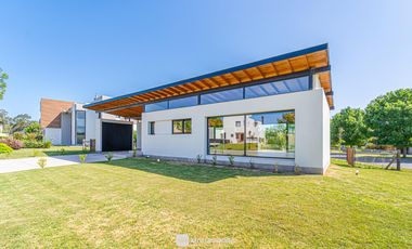 Alquiler 24 meses - Casa - Arenas del Sur - A estrenar