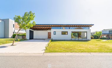 Alquiler 24 meses - Casa - Arenas del Sur - A estrenar