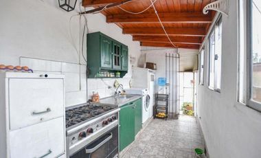 Casas en venta - 8 Dormitorios 3 Baños - 370Mts2 - Berisso