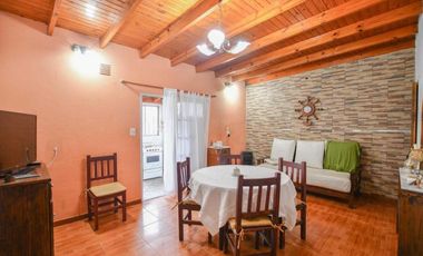 Casas en venta - 8 Dormitorios 3 Baños - 370Mts2 - Berisso