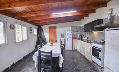 Casas en venta - 8 Dormitorios 3 Baños - 370Mts2 - Berisso