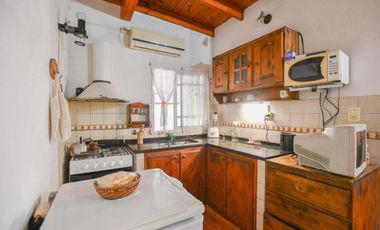 Casas en venta - 8 Dormitorios 3 Baños - 370Mts2 - Berisso