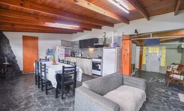 Casas en venta - 8 Dormitorios 3 Baños - 370Mts2 - Berisso
