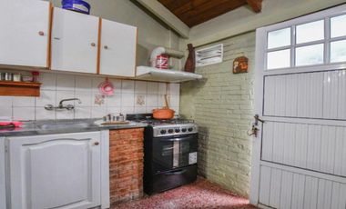 Casas en venta - 8 Dormitorios 3 Baños - 370Mts2 - Berisso
