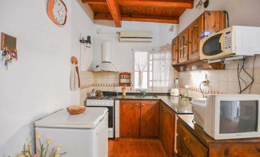 Casas en venta - 8 Dormitorios 3 Baños - 370Mts2 - Berisso